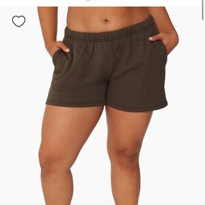 Set Active Heavyweight Sweat Shorts in “Brownstone”